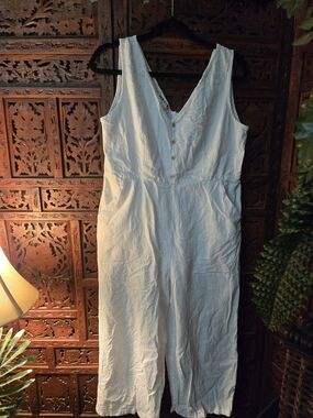 Ecowish White Button-Front Sleeveless V-Neck Jumpsuit